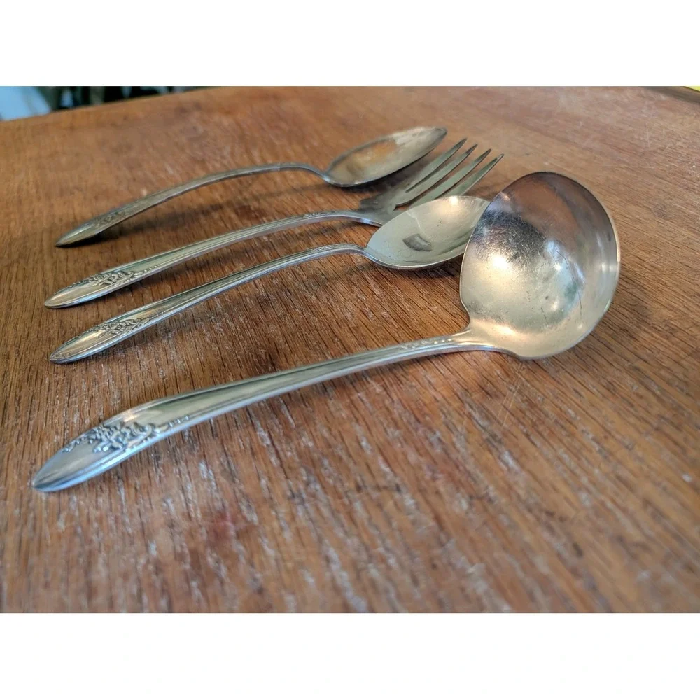 Oneida Community Tudor Plate Queen Bess II Silverware Set 4pc Floral Fork Spoons